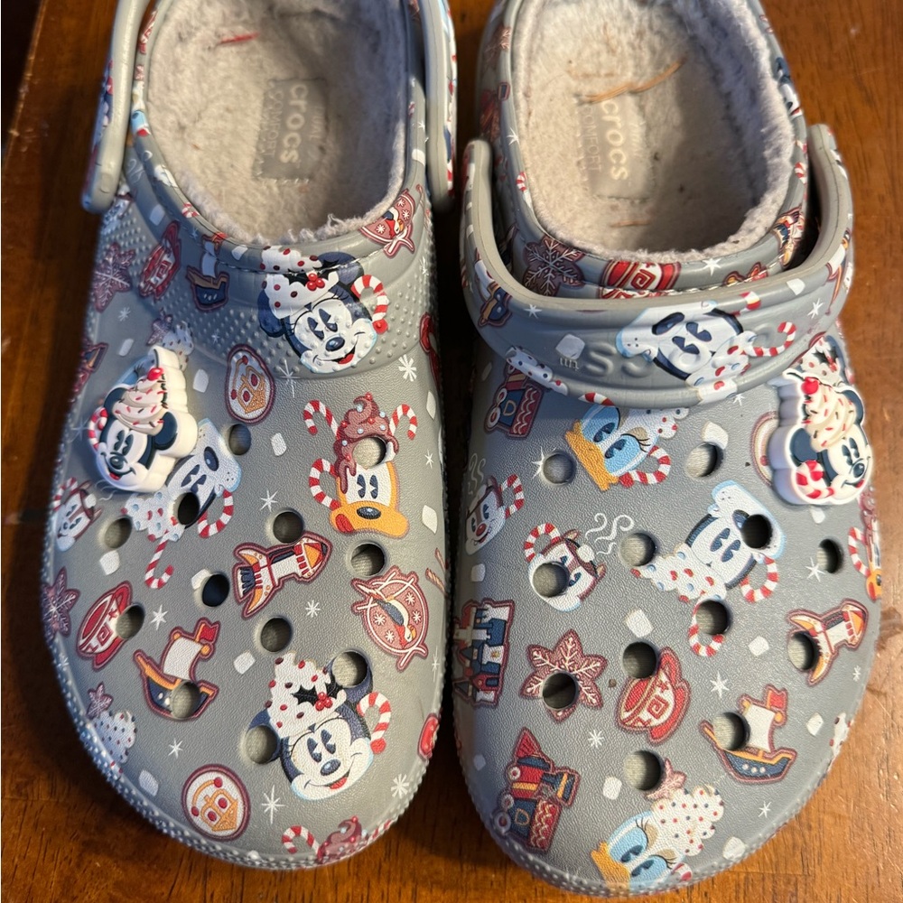 CROCS Gray Clogs with Festive Cartoon Print size women’s 11